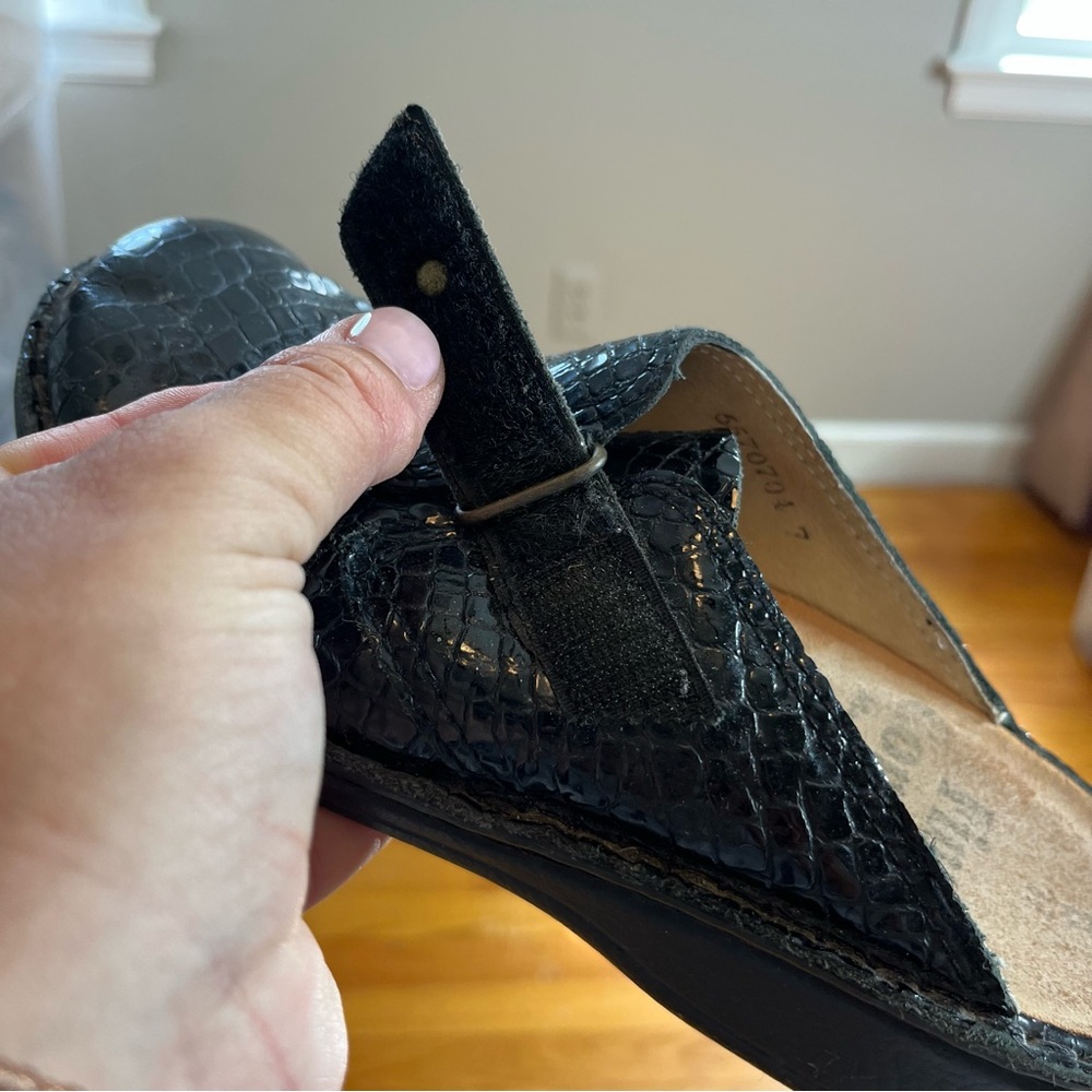 Finn Comfort Made in Germany Size 37 Black Leather Embossed Clog Slip On Shoes - Picture 7 of 9